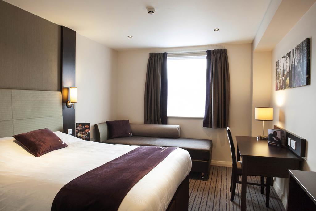Premier Inn London Heathrow M4/J4 Hillingdon Dış mekan fotoğraf