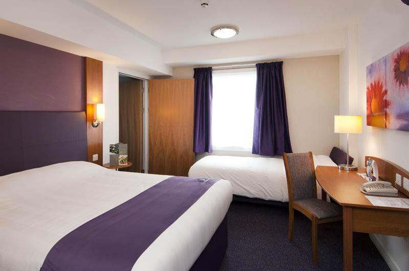 Premier Inn London Heathrow M4/J4 Hillingdon Dış mekan fotoğraf