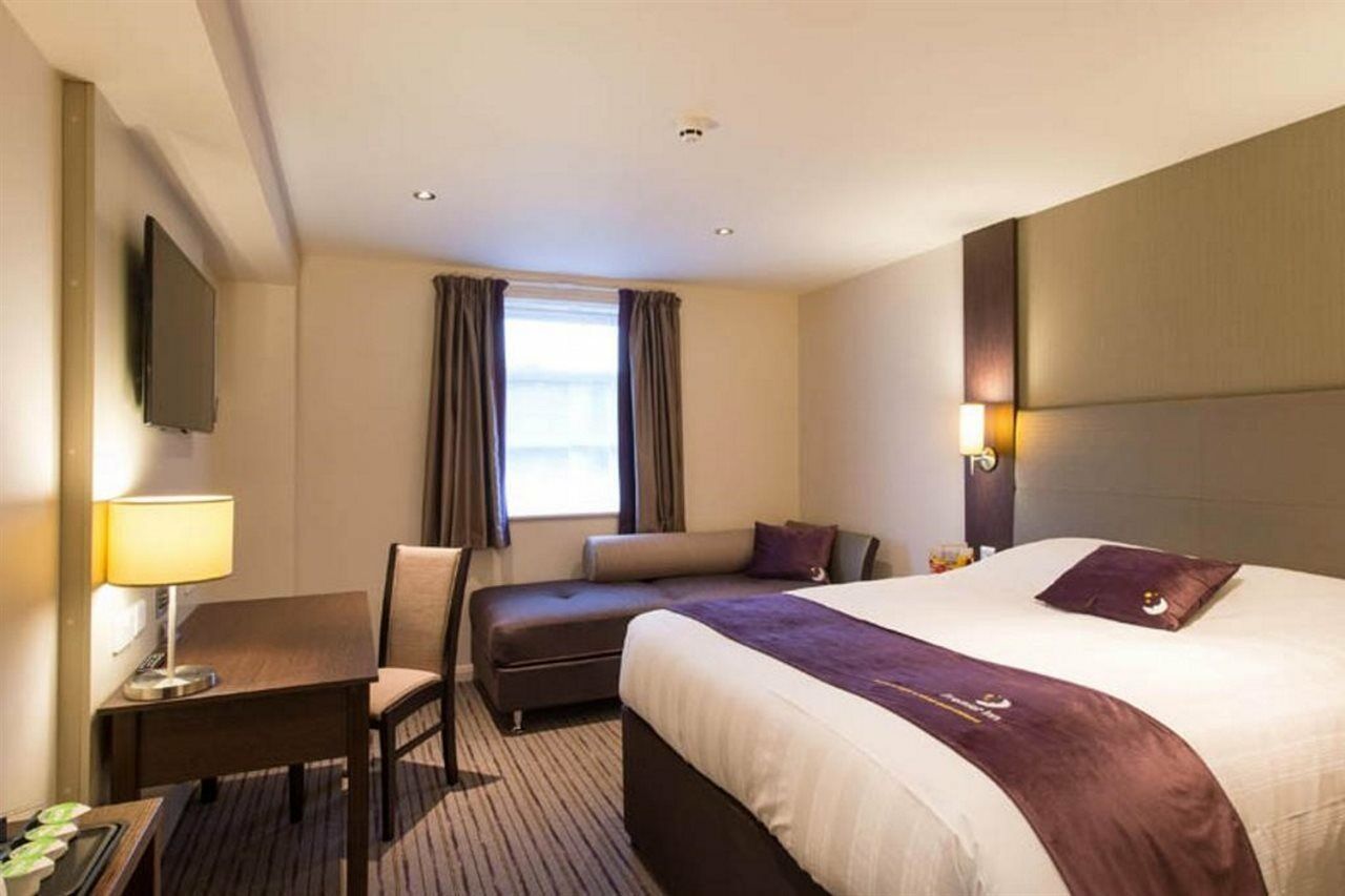 Premier Inn London Heathrow M4/J4 Hillingdon Dış mekan fotoğraf