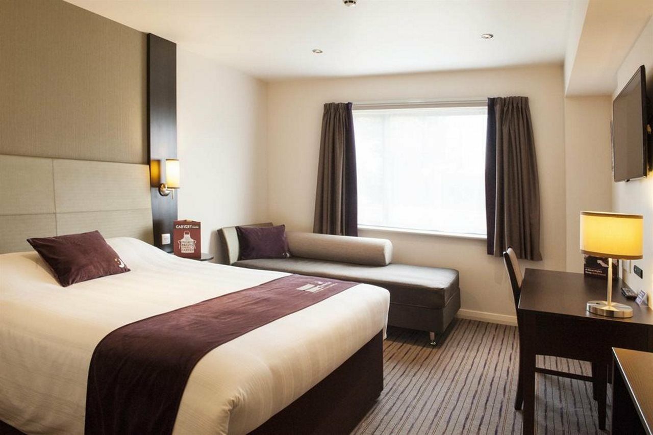 Premier Inn London Heathrow M4/J4 Hillingdon Dış mekan fotoğraf