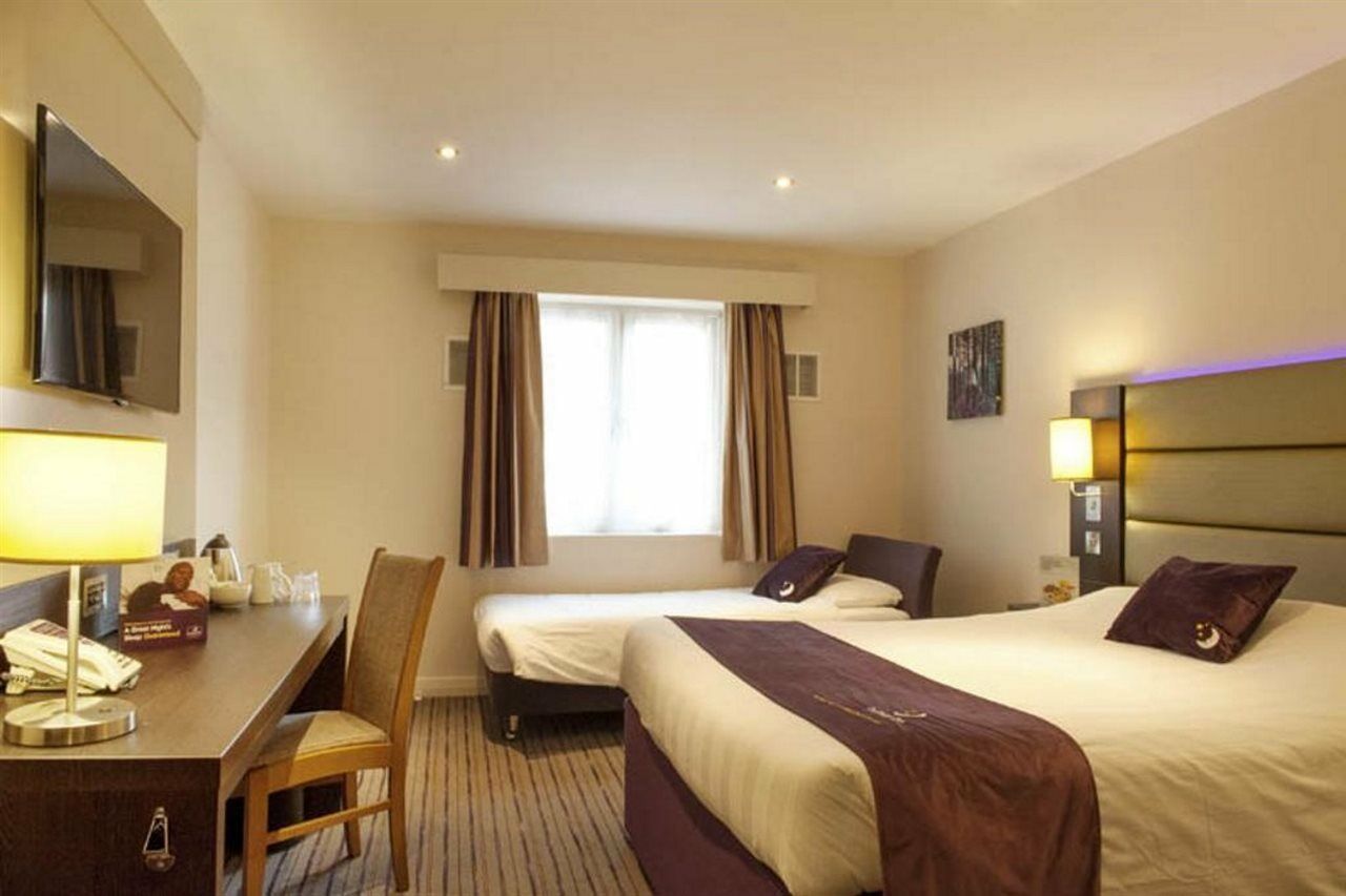 Premier Inn London Heathrow M4/J4 Hillingdon Dış mekan fotoğraf