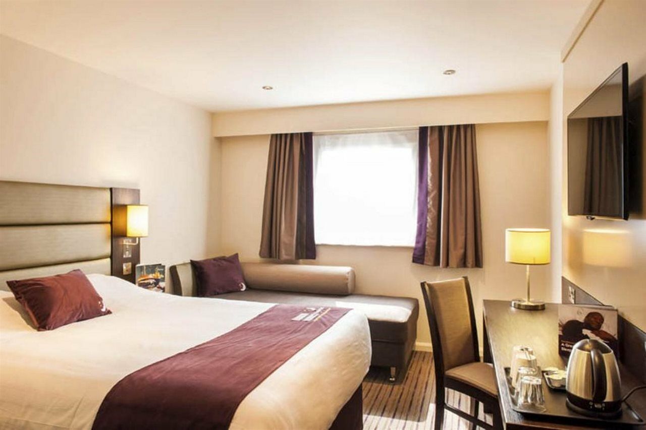 Premier Inn London Heathrow M4/J4 Hillingdon Dış mekan fotoğraf